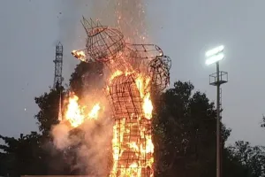 सोनभद्र में धूमधाम से मनाया गया विजयदशमी का पर्व, 81 स्थानों पर हुआ रावण दहन
