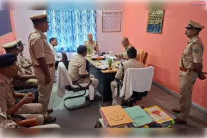 हजारीबाग एसपी ने किया दारू थाना का निरीक्षण, लंबित मामलों के त्वरित निष्पादन और फरार अभियुक्तों की गिरफ्तारी के दिए निर्देश