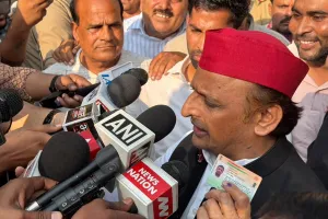 स्नातक चुनाव में धांधली का आरोप, अखिलेश ने भाजपा को घेरा