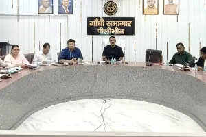 जिलाधिकारी ने राजनैतिक दलों के साथ की समीक्षा बैठक