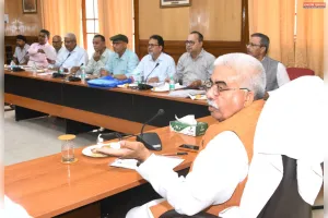 सरकारी अस्पतालों को बेडशीट, पिलो कवर और गॉज-बैंडेज उपलब्ध कराएंगे हथकरघा निगम व यूपिका
