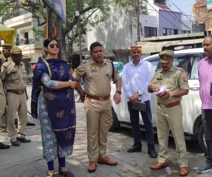 अमेठी: लोकसभा चुनाव व जुमा की नमाज के दृष्टिगत जिलाधिकारी एवं पुलिस अधीक्षक द्वारा कस्बा जायस में किया गया भ्रमण।