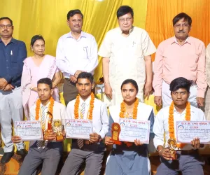 डी0ए0वी0 इंटर कॉलेज ने किया पुरस्कार वितरण कार्यक्रम का आयोजन।