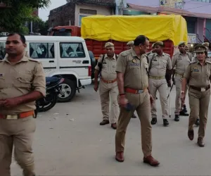 खजनी में त्योहारों के मद्देनजर पुलिस ने कसी कमर, पैदल गश्त कर दी सुरक्षा का भरोसा* 
