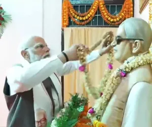 कर्पूरीग्राम से पीएम मोदी ने किया चुनावी शंखनाद, कांग्रेस बोली