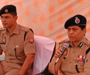 दीपावली त्यौहार को लेकर एडीजी आगरा जोन ने व्यापारियों संग की बैठक