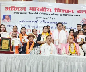 स्व0 राधेश्याम शुक्ल एवं लीलावती देवी की पुण्य तिथि के अवसर पर किया सम्मान समारोह