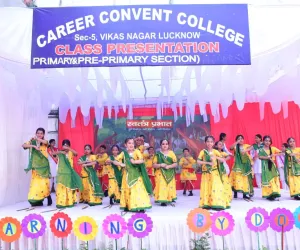 लखनऊ कैरियर कॉन्वेंट कॉलेज में किंडरगार्टन क्लास प्रेजेंटेशन