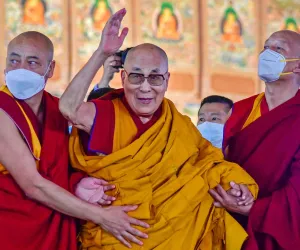 तिब्बती पहचान पर चीन की नज़र? प्राग घोषणापत्र में दलाई लामा के उत्तराधिकार में हस्तक्षेप का कड़ा विरोध