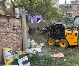 नगर निगम ने गोविन्द नगर पार्क के अतिक्रमण व कब्जे पर चलाया बुलडोजर