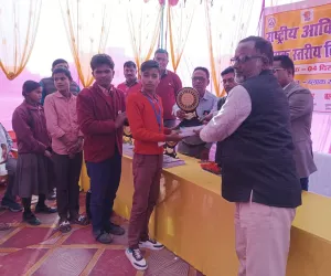 क्विज प्रतियोगिता में ई टीम के बच्चों ने किया टॉप