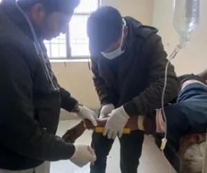 बलरामपुर में डंपर की टक्कर से युवक की मौत: अनियंत्रित वाहन दो बार टकराया, महिला समेत दो घायल 