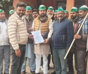 बलरामपुर में भाकियू भानू का प्रदर्शन, ठेकेदारों की मनमानी: इंफ्रामेट्री बोर्ड न लगाने पर आंदोलन की चेतावनी 