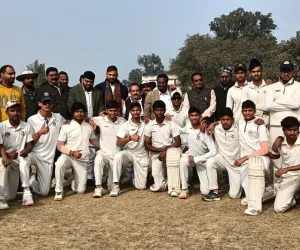 क्रिकेट टूर्नामेंट के आठवें दिन मैनपुरी हॉस्टल ने झांसी 85 को  रनों से हराया