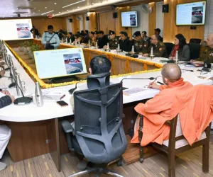 योगी ने आगामी स्नान पर्वों को सकुशलढंग से सम्पन्न कराने के लिए सभी अधिकारियों को पूरी  व लगन के साथजुट जाने को कहा