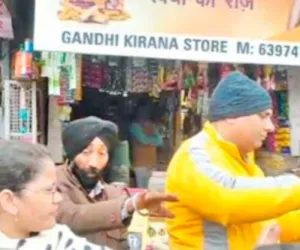 गुरु गोविंद सिंह के प्रकाश पर्व पर आप और हम संगठन ने पुलाव वितरण किया