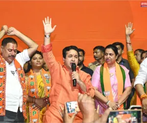 नालासोपारा में भाजपा-महायुति की ताक़त का प्रदर्शन मंत्री नितेश राणे ने प्रचार रैली के ज़रिए चुनावी फूंका बिगुल 