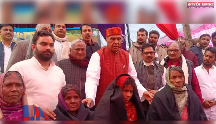 रुद्र महायज्ञ कार्यक्रम में पहुंचे सांसद जगदम्बिका पाल, जरूरतमंदों को  कंबल बांटे गए