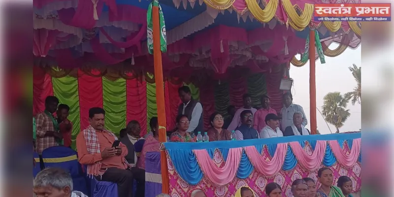 फुटबॉल प्रतियोगिता के फ़ाइनल में पहुंची झामुमो केंद्रीय कमेटी सदस्य उपासना मरांडी