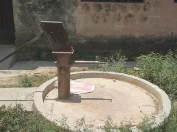 मथुरा ग्राम पंचायत में दर्जनों हैंडपंप खराब:ग्रामीणों को पेयजल संकट, जांच के निर्देश।