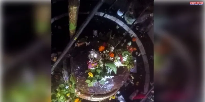 गड्ढे में तब्दील है कोटार नाथ धाम का रास्ता पीडब्ल्यूडी से बनी है सड़क नहीं हुआ सड़क का मरम्मत कई वर्षों से गड्ढे में है तब्दील।