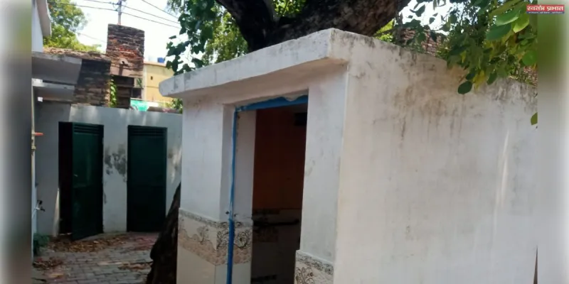 एडीयो पंचायत हलिया से साठ गाठ करके  मलाई काट रहे हैं ग्राम पंचायत में बैठे सचिव