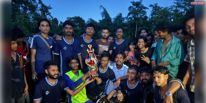 दक्षिण भैरबपुर फुटबॉल टूर्नामेंट को 2-0 गोल की मुकाबले में राइजिंग स्टार  ने अपनी नाम किया