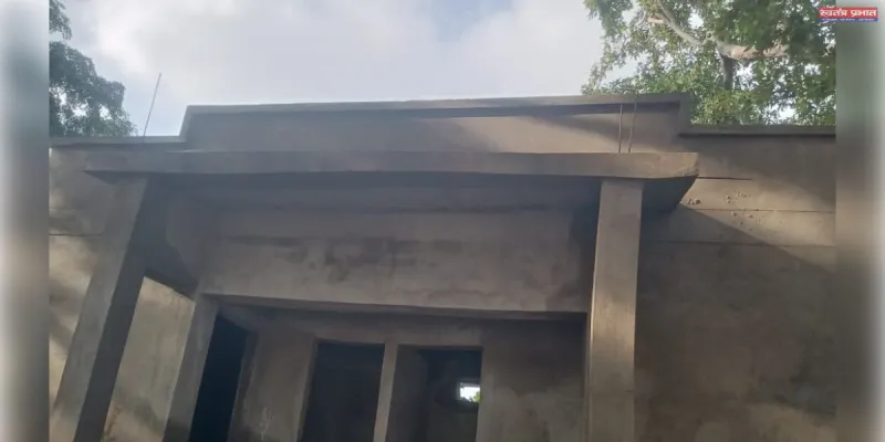 कोटारनाथ धाम में नदी किनारे बन रहे सार्वजनिक शौचालय पर उठे गंभीर सवाल, मानकों की अनदेखी का ग्रामीणों ने लगाया आरोप