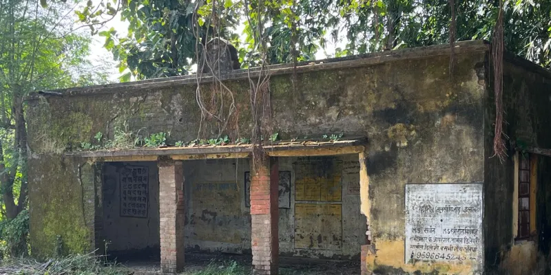 पुरानी आंगनबाड़ी को ध्वस्त कर उसी स्थान पर नए केंद्र के निर्माण की ग्रामीणों ने उठाई मांग