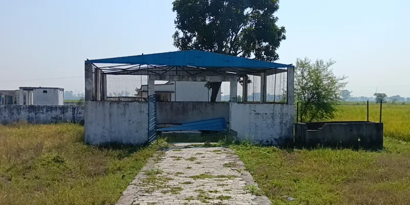 हलिया ब्लॉक प्रमुख के गांव में विकास कार्यों की हकीकत पर उठे सवाल।