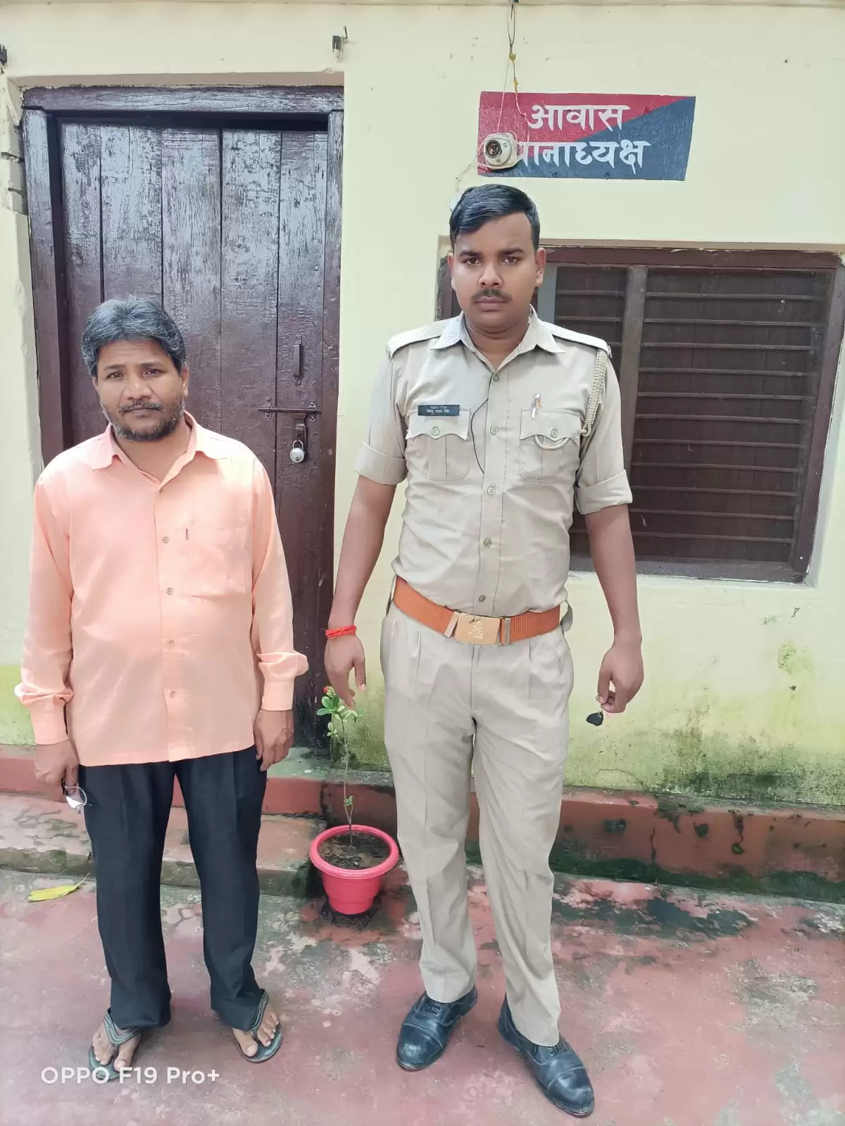 रामसूरत ग्राम पतरेंगवा  निवासी को उसके घर से गिरफ्तार किया गया है 