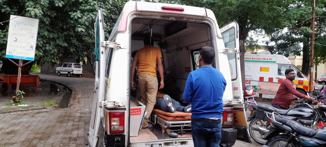 पूर्वांचल एक्सप्रेस वे पर बेमौसम बारिश ने ली एक युवक