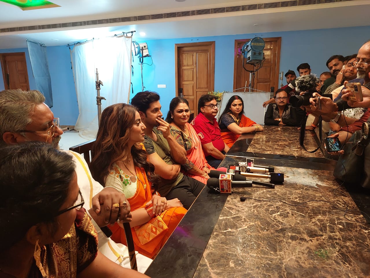 इन अभिनेताओं के साथ जे नीलम, अमित शुक्ला