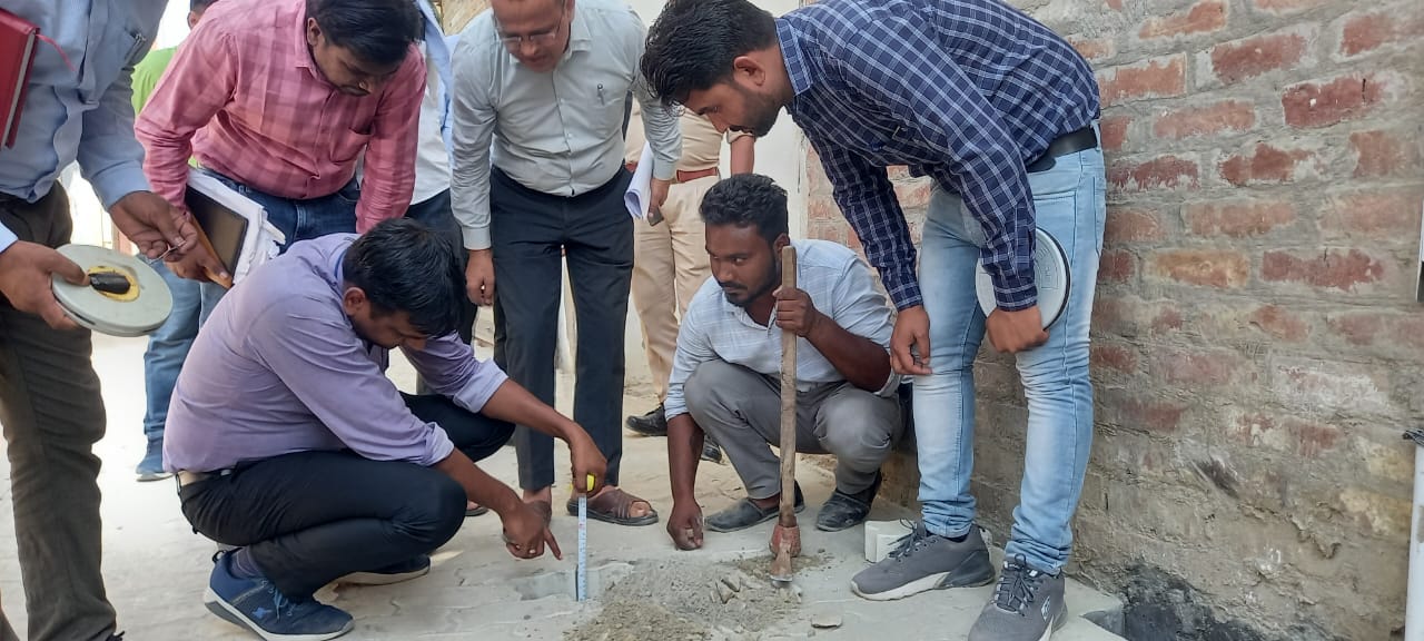 मानक विहीन इंटरलॉकिंग निर्माण देख बिफर