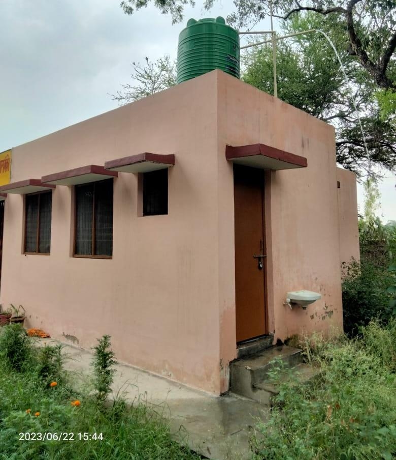 राजकीय पशु चिकित्सालय उधौली में गायब रहते है