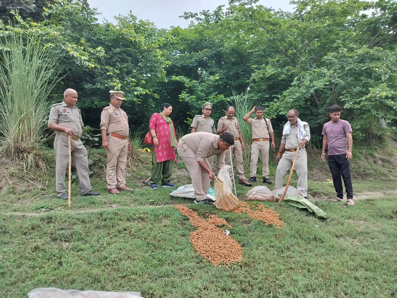 एसडीएम के नेतृत्व में आबकारी और पुलिस टीम ने की ताबड़तोड़ छापेमारी, मचा हड़कंप
