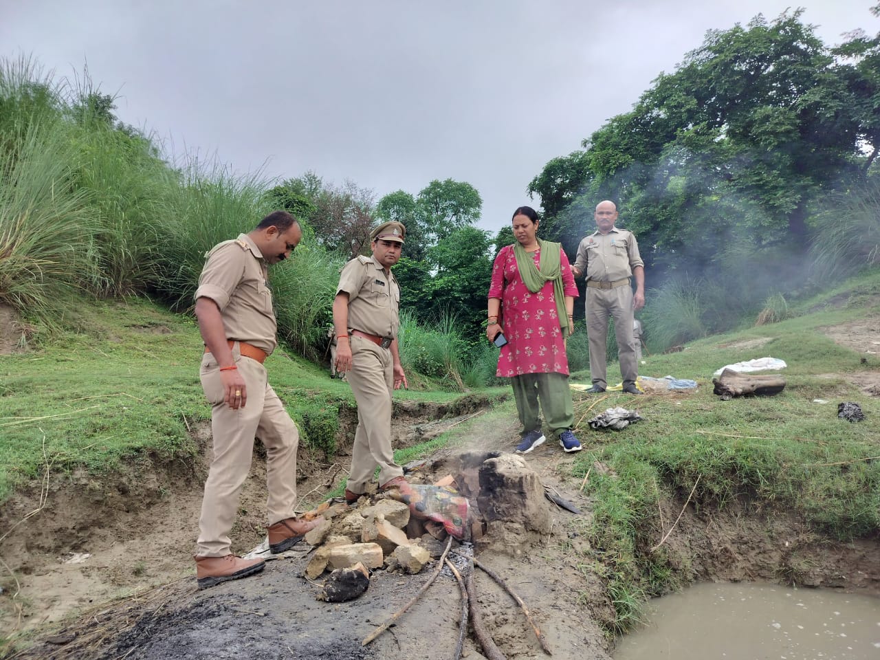 एसडीएम के नेतृत्व में आबकारी और पुलिस टीम ने की ताबड़तोड़ छापेमारी, मचा हड़कंप