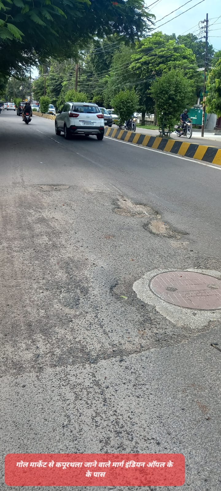 सावधान! सड़क में गड्ढों से वाहन चालकों के साथ हाे सकता है बड़ा हादसा