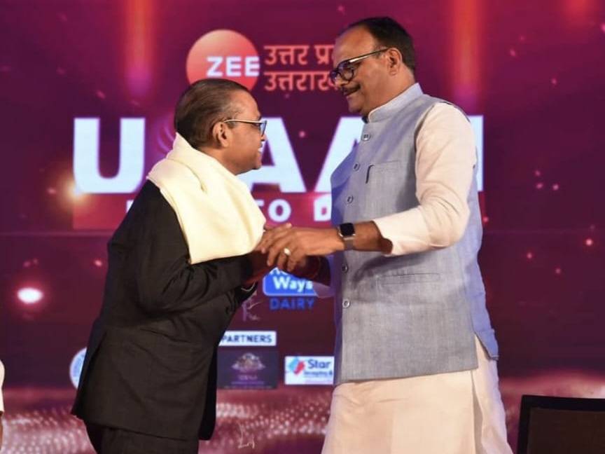 agarwal pathak इसी प्रकार से शातिर ठेकेदार की दूसरी कंपनी HEIDELCO MEDICORE कभी निर्माता बन जाती है