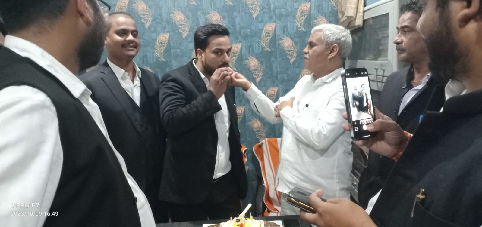 सिविल कोर्ट परिसर में ही हर्षोउल्लाश के साथ मनाया गया अखिलेश यादव का जन्मदिन 