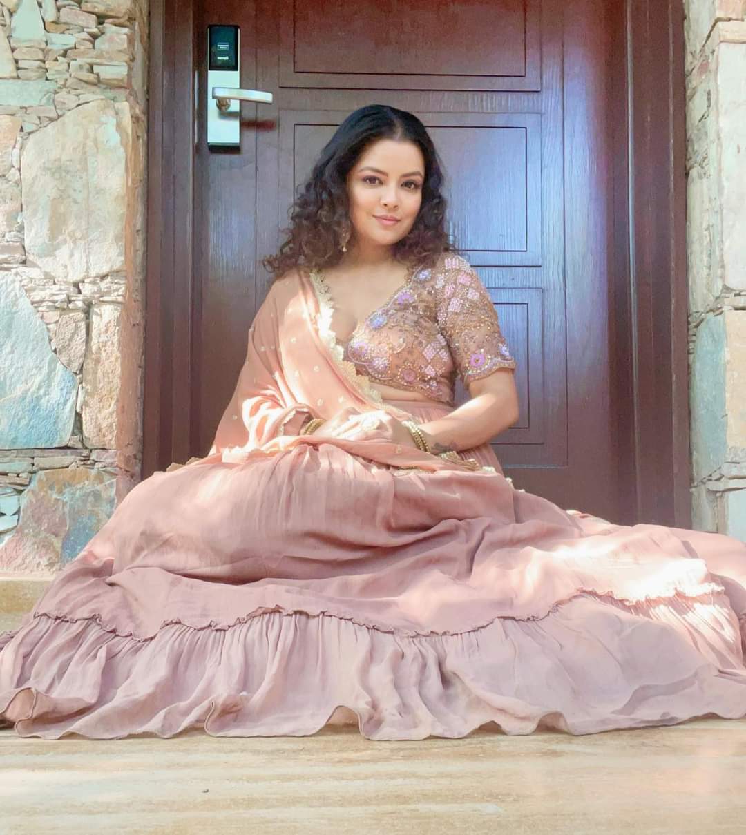 रिनि चंद्रा की  राजस्थानी हिपहॉप रैप सॉन्ग झोपड़ी रीलीजिंग के साथ ही हुआ वायरल .!