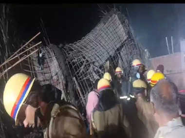 marriage-hall-roof-collapsed-in-maharajganj-106329221