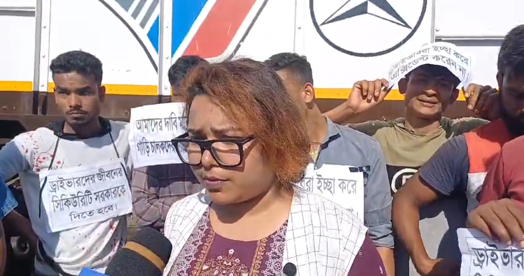 असम करीमगंज जिले के भंगा, बदरपुर में सैकड़ों कार चालक अचानक बने सख्त कानून के खिलाफ सड़कों पर उतर आए।