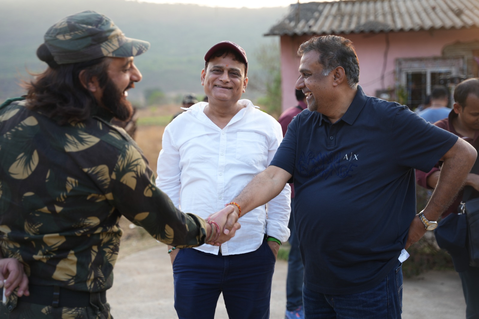 पुराने कश्मीर से नए कश्मीर के सफरनामें को एकसूत्र में पिरोने की कोशिश में आदि ईरानी , प्रणीत भट्ट और अतुल गर्ग .!