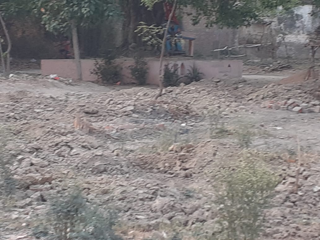 अम्बेडकरनगर सरकारी जमीन पर हो रहे अवैध निर्माण को पुलिस ने लगाई रोक