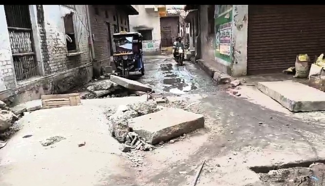 सरकार की अमृत योजना मिर्जापुर की जनता के लिए मुसीबत बनता जा रहा है