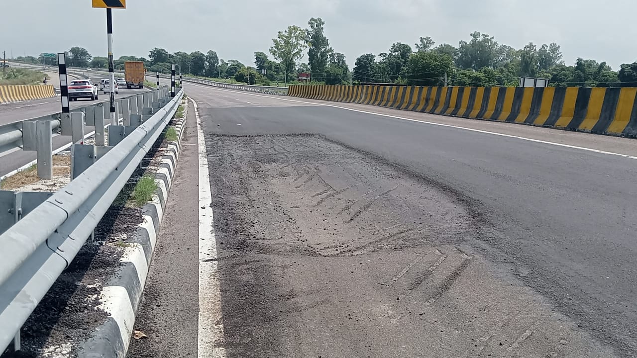 दुर्घटना को दावत देना हो तो आउटर रिंग रोड़ पर चले 