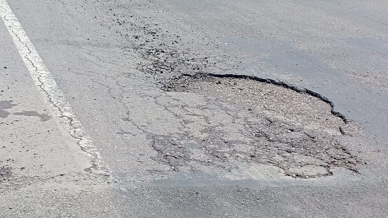 दुर्घटना को दावत देना हो तो आउटर रिंग रोड़ पर