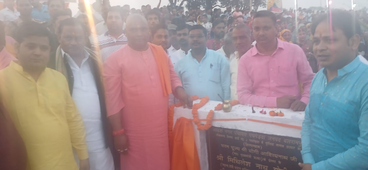 पचपेड़वा में छठ पूजा घाट का देवीपाटन महंत ने किया शिलान्यास