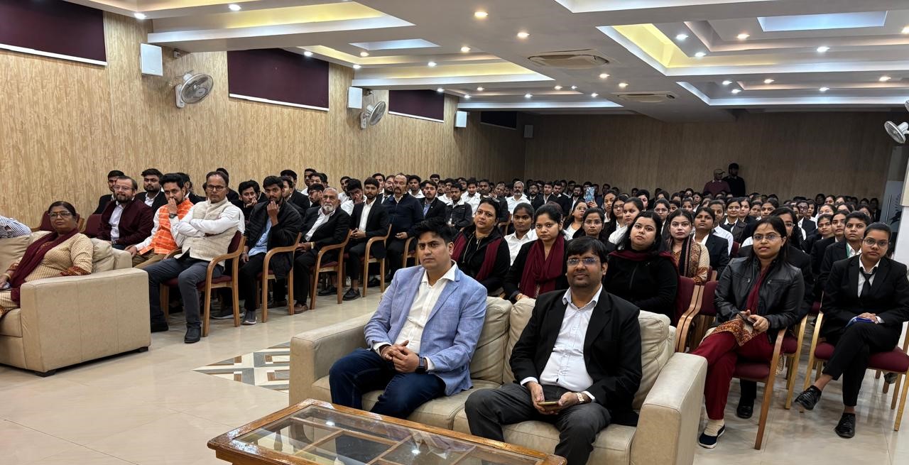 राजधानी लखनऊ के सिटी लॉ कॉलेज में संविधान दिवस का हुआ भव्य आयोजन 